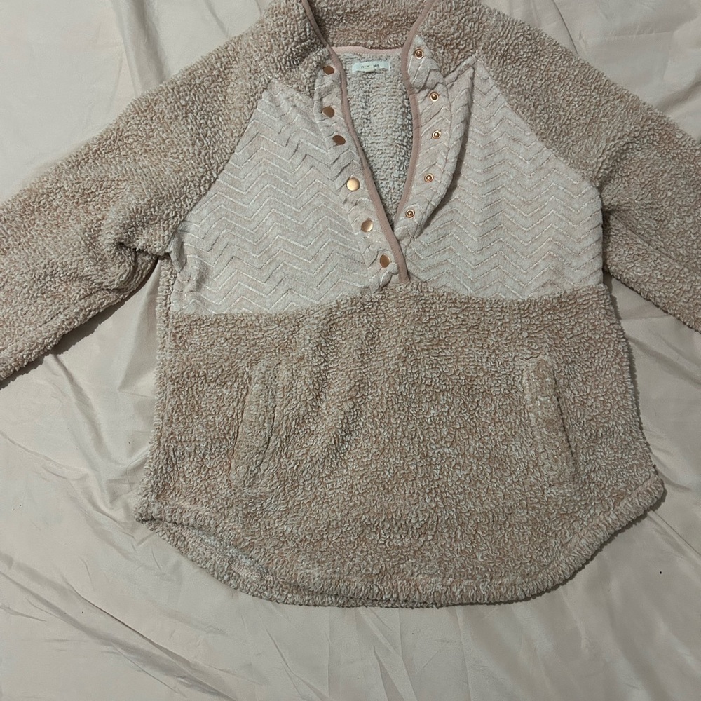 Women’s small Maurice’s Sherpa pull over